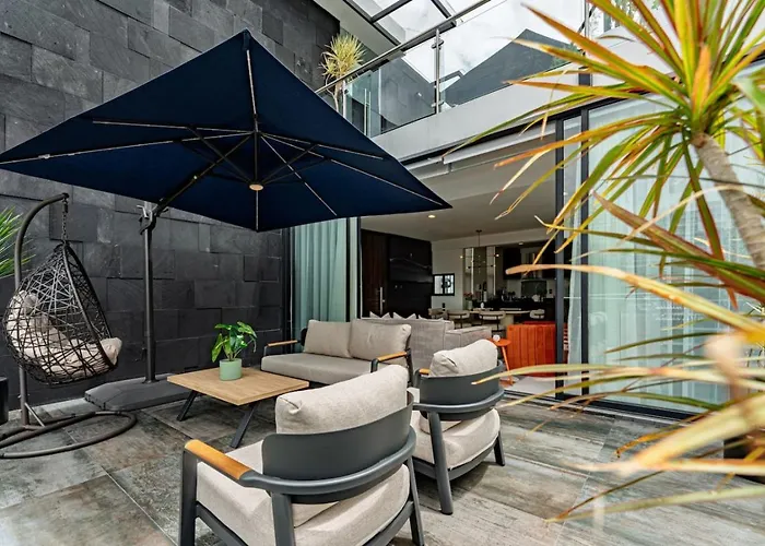 Friends & Family 2-unit Combo, Rooftop Views *